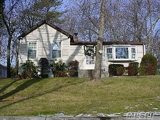 1st image of 19 Boxwood Ln