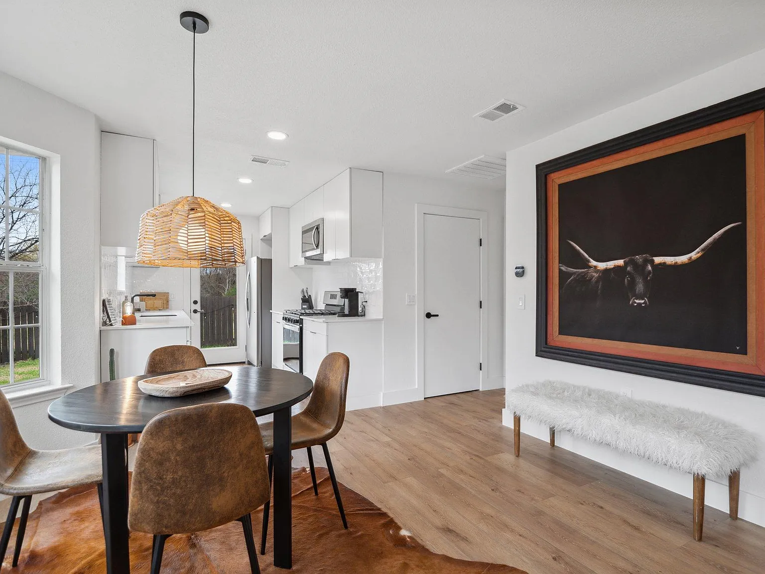 3 bed, 1174 sqft, $2,700 — Photo 1