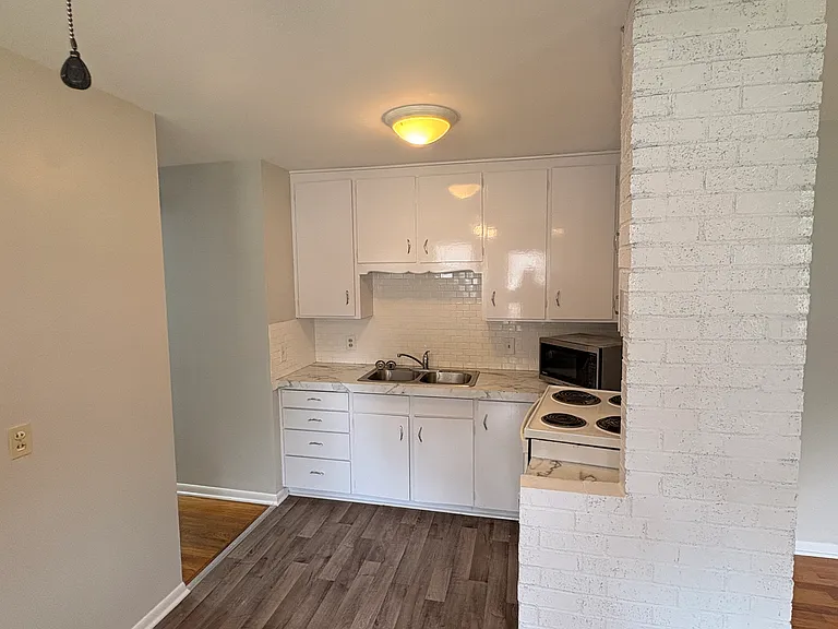207 N Stark St #209 — Photo 8