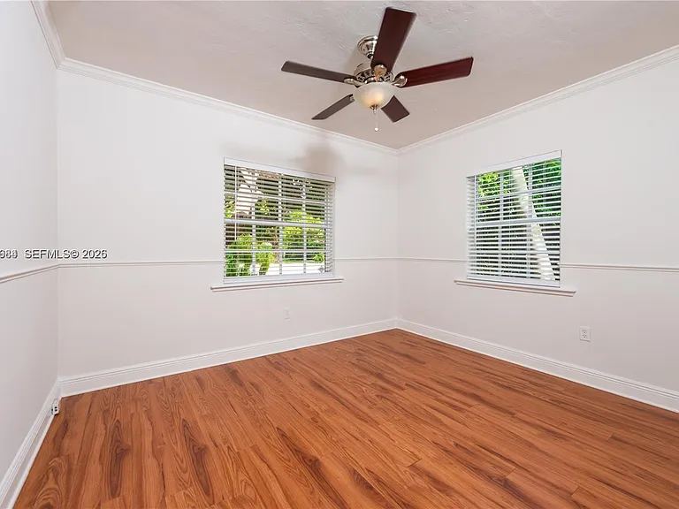 5490 SW 57th Ave — Photo 8