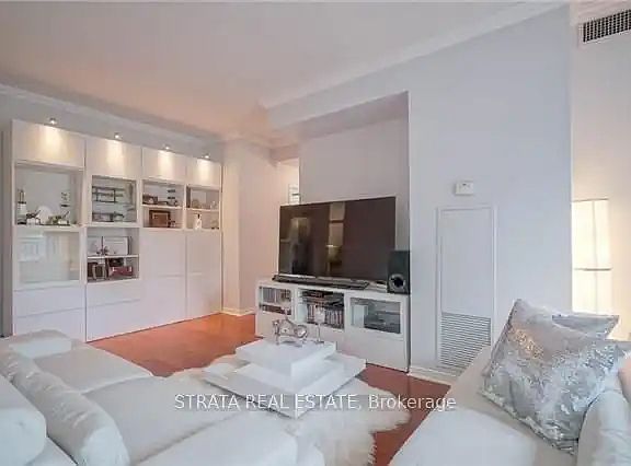 4th image of 120 Lombard St Unit 208