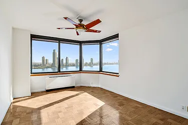 Rented by R New York