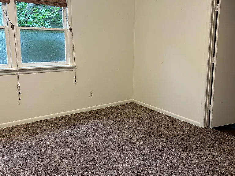 422 S Church Ave — Photo 5