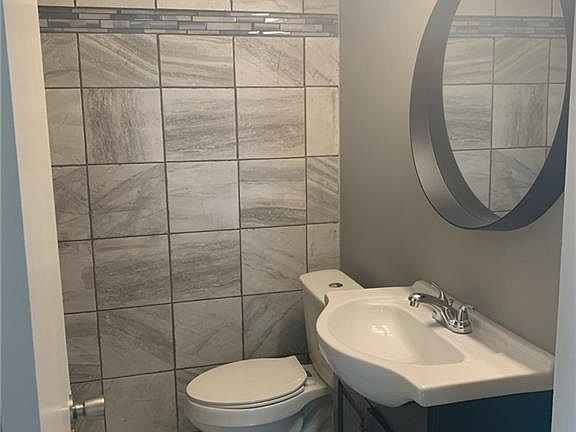 5th image of 610 Memphis St