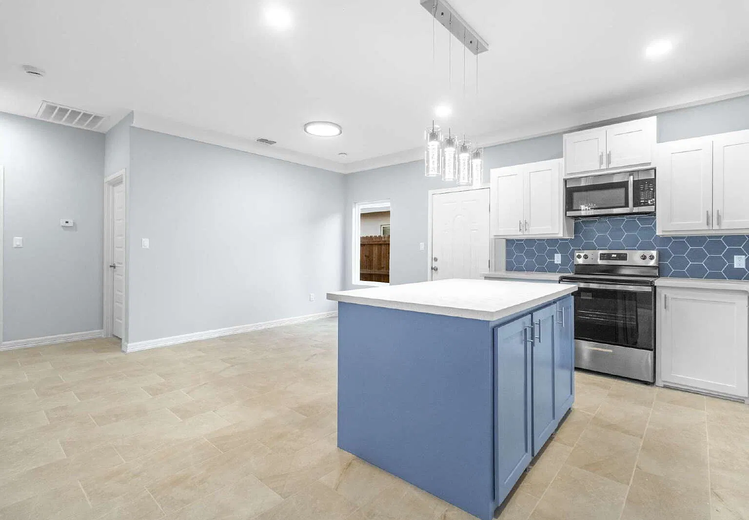 2 bed, 2.0 bath, 1040 sqft, $990 — Photo 4