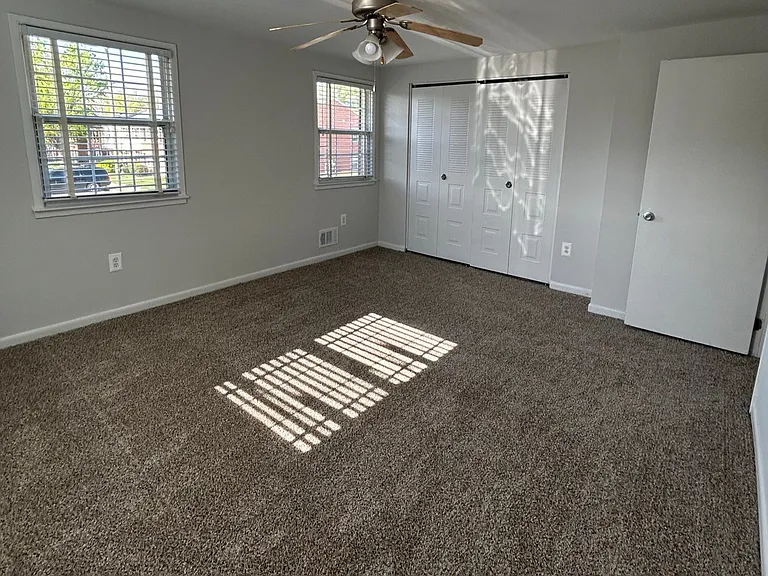 Longview — Photo 251