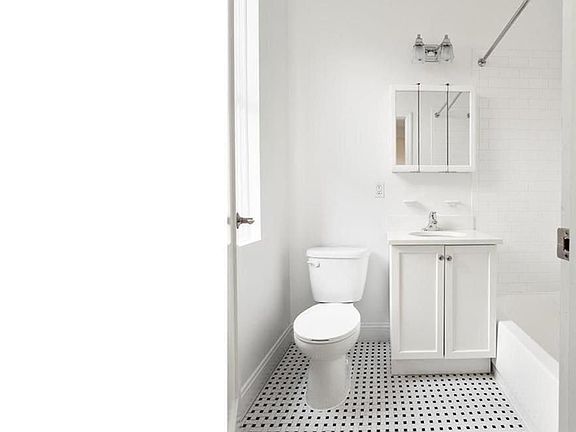 4th image of 347 W 55th St APT 3G
