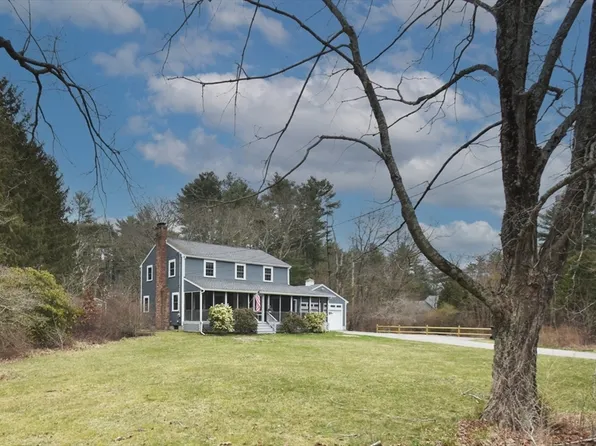 31 Carver St, Halifax, MA 02338