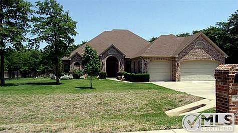 1st image of 106 Live Oak Dr