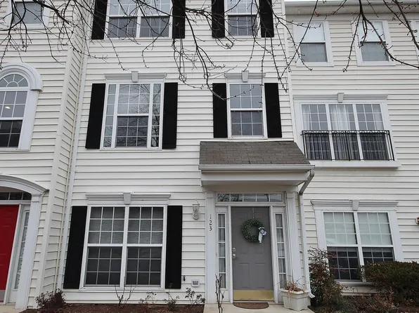 123 Cameron Parke Pl, Alexandria, VA 22304