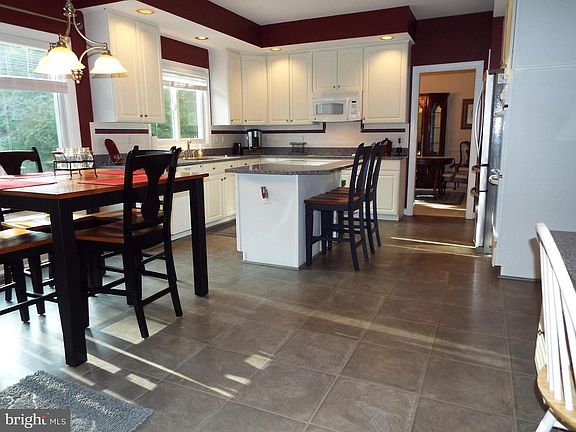 2nd image of 128 Longfellow Dr