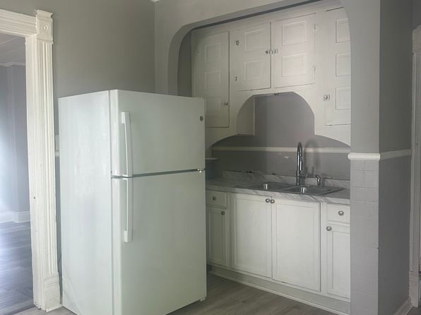 106 Pond Ln APT 1