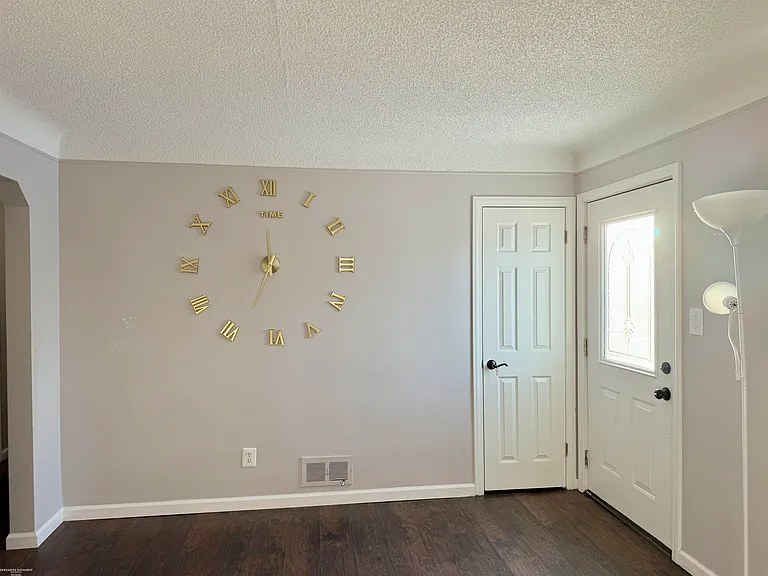 25304 Culver St — Photo 5