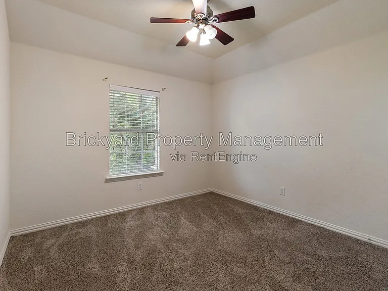 4409 Mitchell Ln — Photo 35