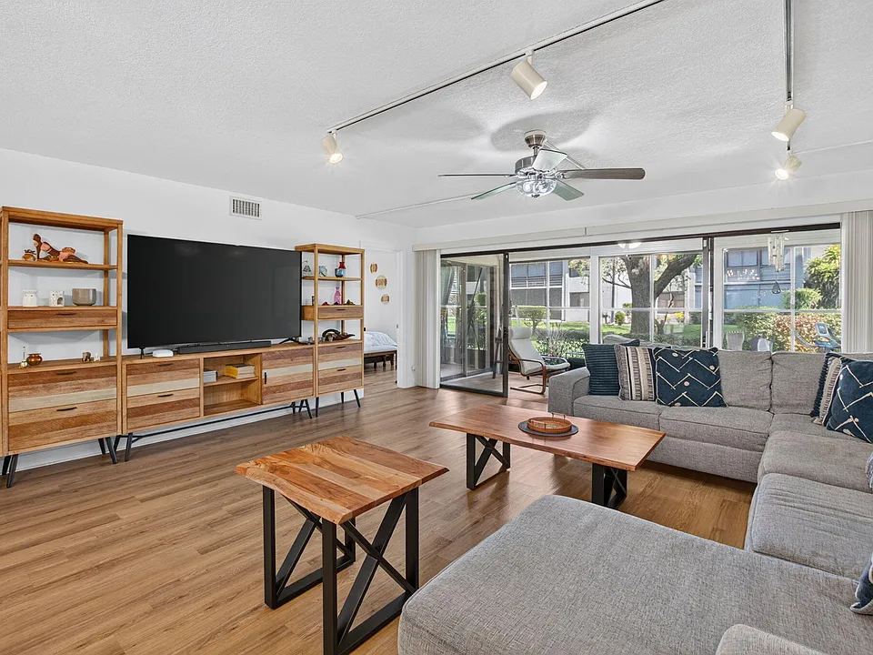 5560 Fairway Park Dr #103