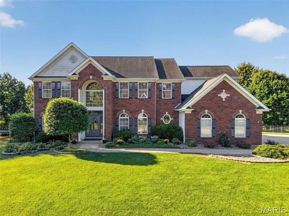 2690 Whitetail Ln, O'Fallon, MO 63368