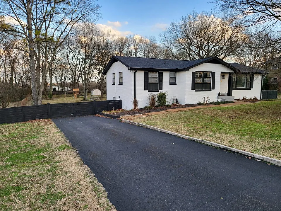 313 Freda Villa