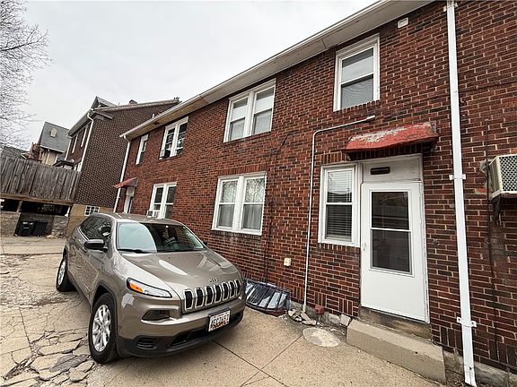 2nd image of 2332 Sherbrook St