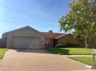 718 SW Englewood Dr, Lawton, OK 73505