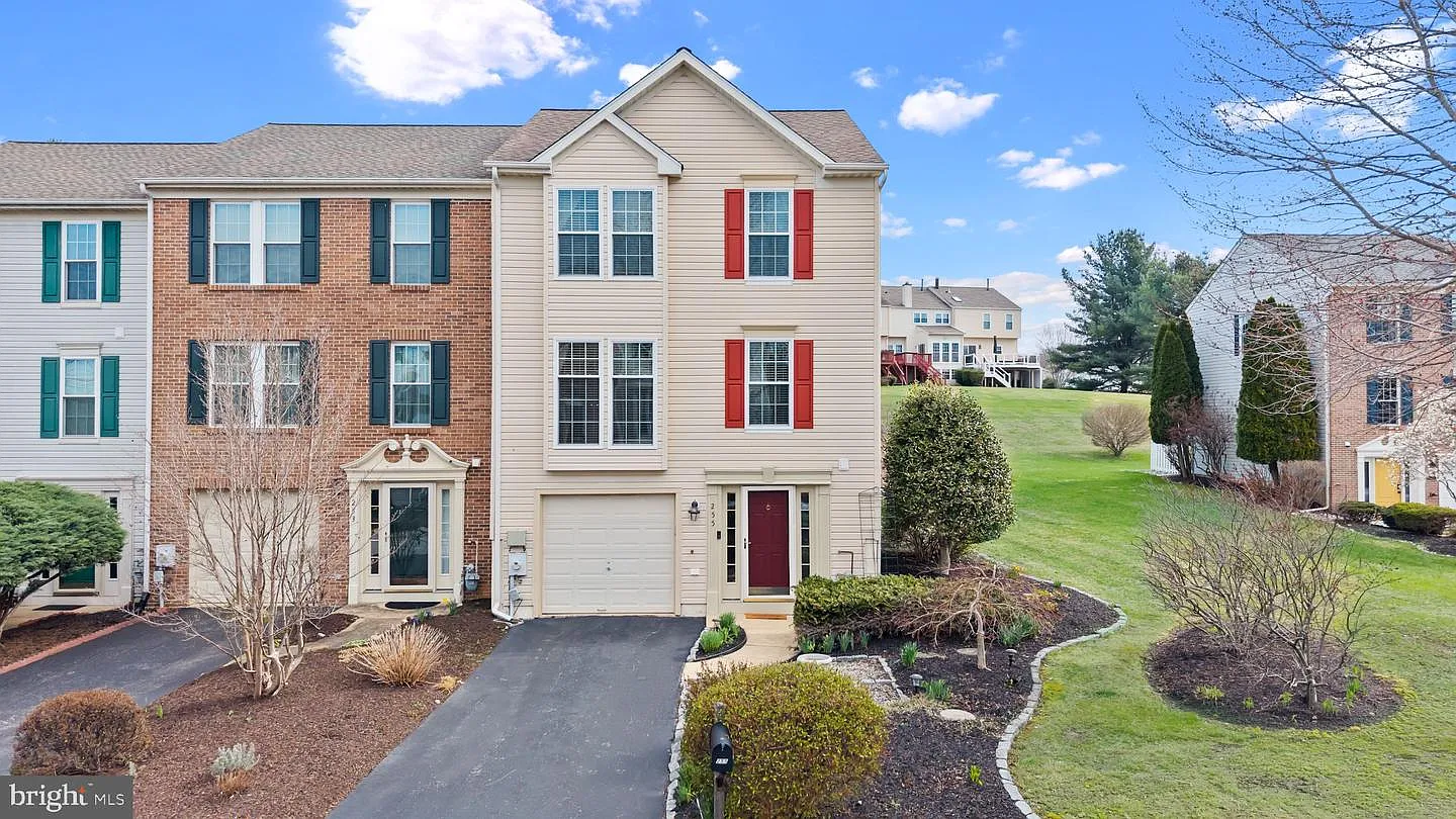 255 Sloan Ct photo 1