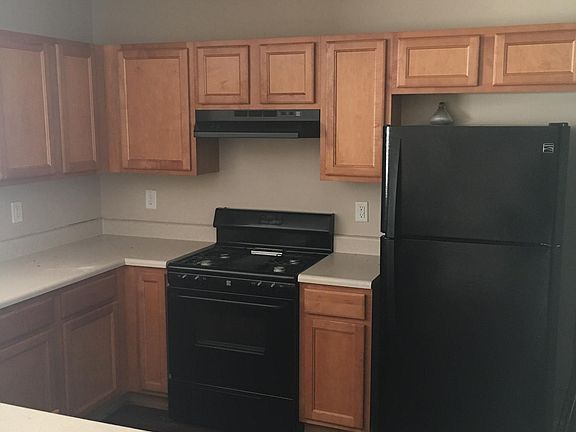3rd image of 716 Shadow Lakes Dr