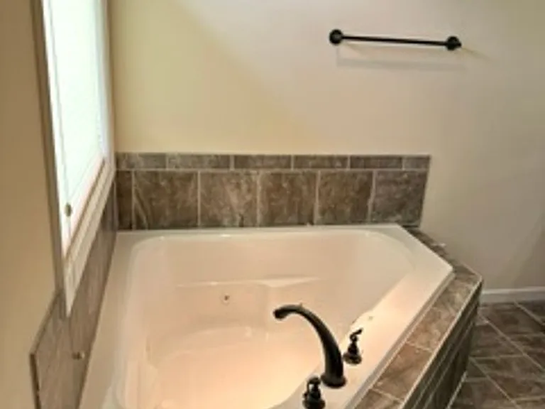 815 Westridge Cir — Photo 32