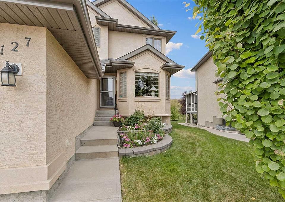 1st image of 127 NE Edgeridge Close NW