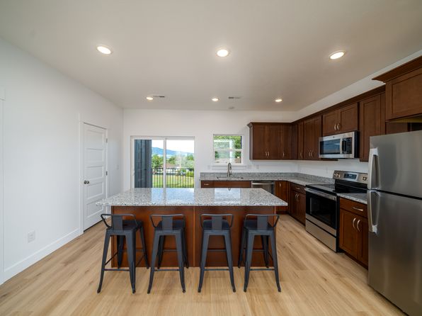 626 E 800 N APT 1