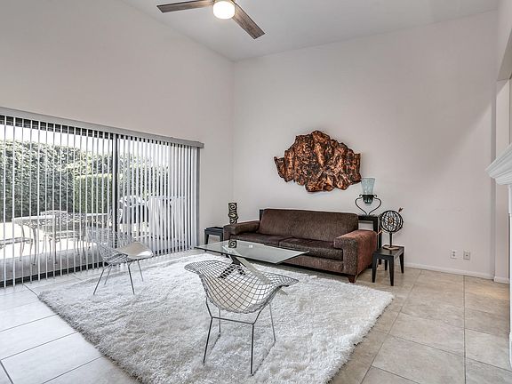 4th image of 330 Tiffany Cir E