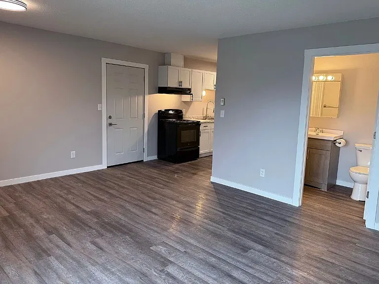 900 Caledonia St — Photo 4