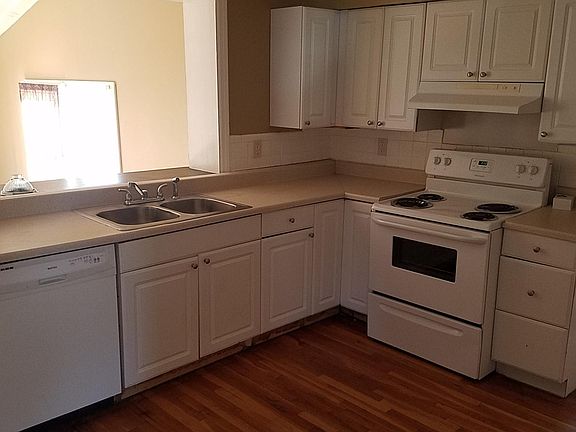 3rd image of 10 Saint Martha Ct
