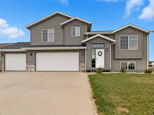 701 Trojan Ave, Hartford, SD 57033