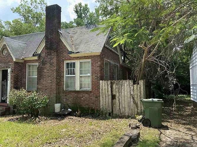 2nd image of 2622 Thrasher St