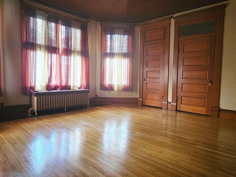 16th image of 126 E 4th St