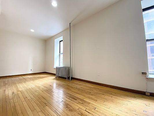 5th image of 247 E 94th St APT 4S