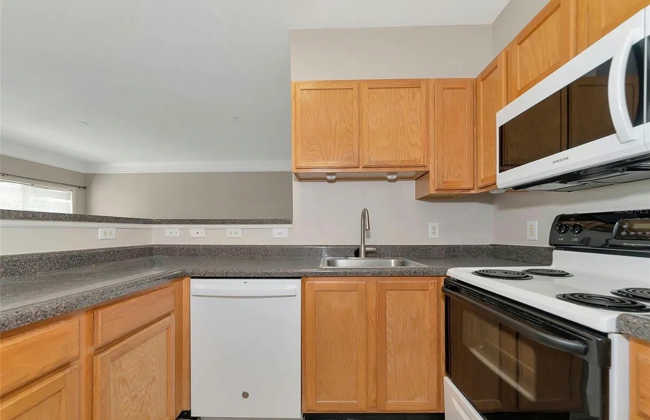 1 bed, 795 sqft, $1,700 — Photo 4
