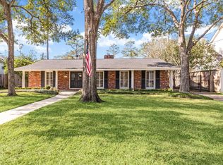 737 Country Ln, Houston, TX 77024