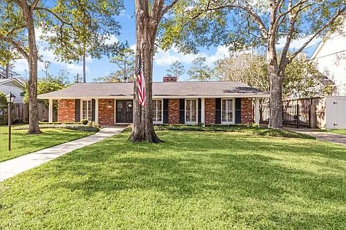737 Country Ln Photo 1