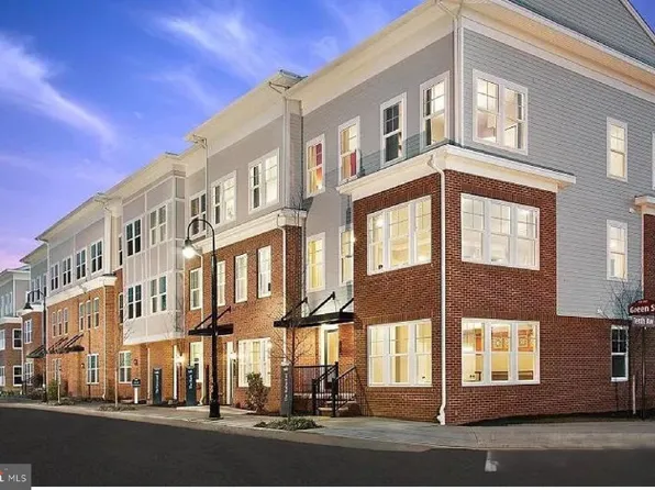 13 Bond St, North Brunswick, NJ 08902