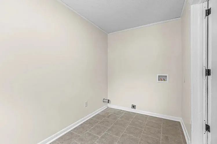 1451 Miller St — Photo 5