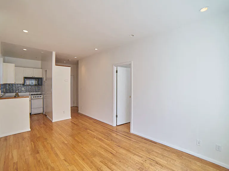 304 E 92nd St #4R — Photo 6