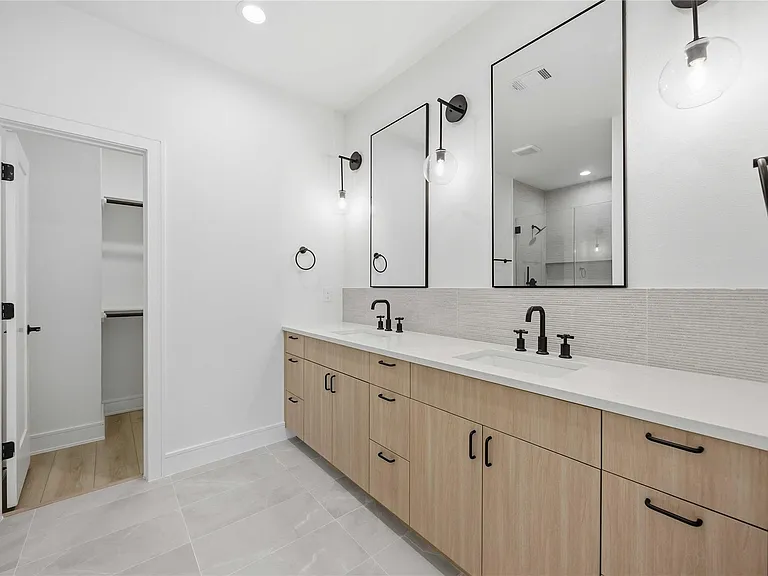 8019 Grandview St #B — Photo 22