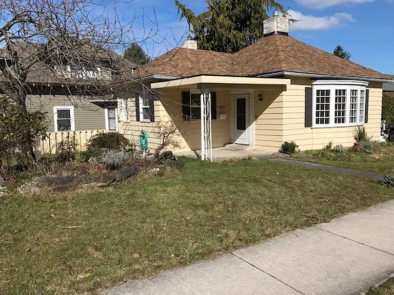1207 Jersey St — Photo 1