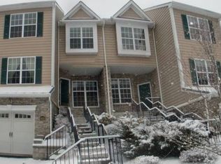 825 Huntington Dr, Fishkill, NY 12524