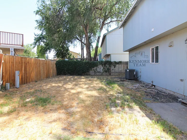 825 S Elm St — Photo 18
