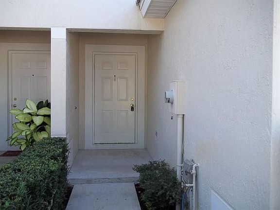3rd image of 9740 Lago Dr