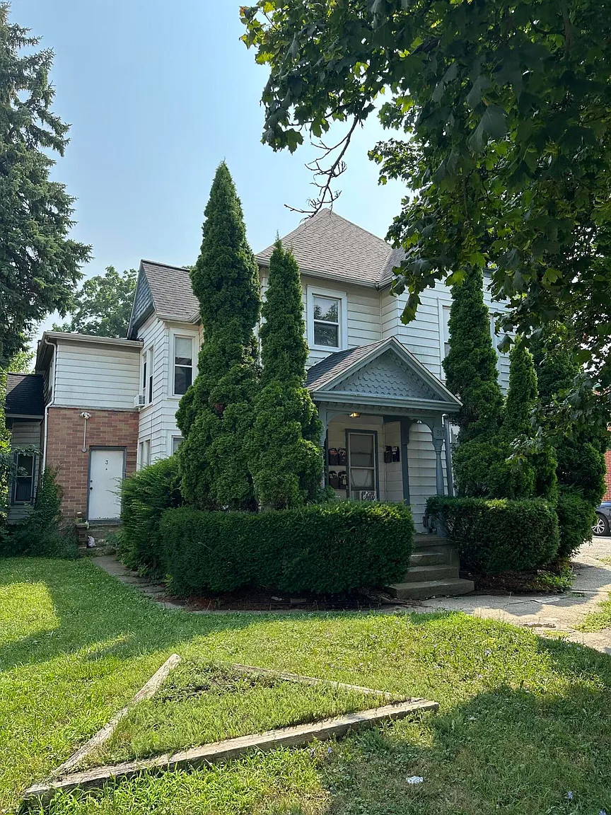 917 W Cross St photo 1