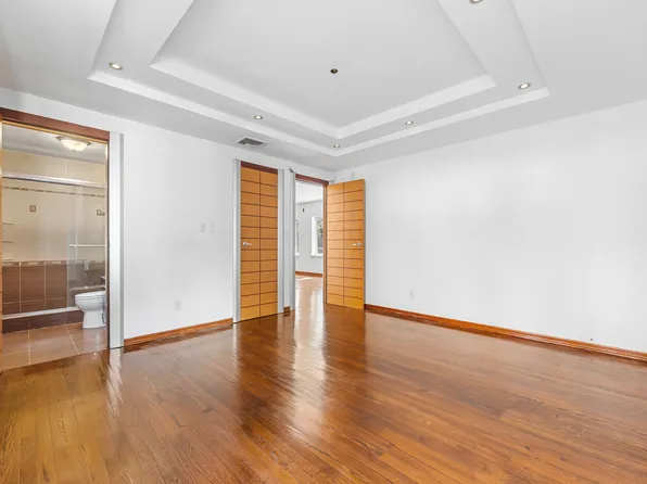 1901 Voorhies Avenue image 12 of 24