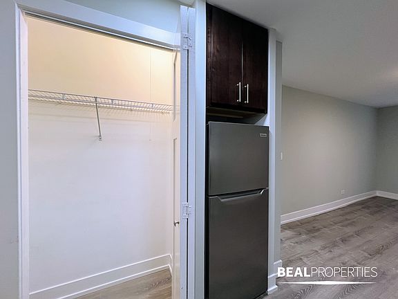 2nd image of 445 W Barry Ave #516