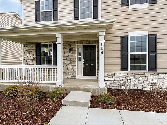 Located on 0027 in The Oaks At Churchill Club in Oswego, IL